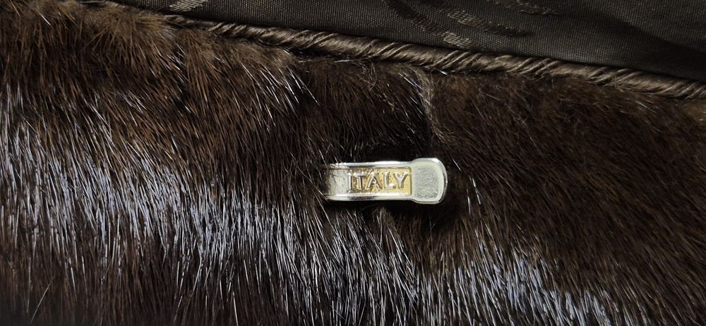 Продам норковую шубу