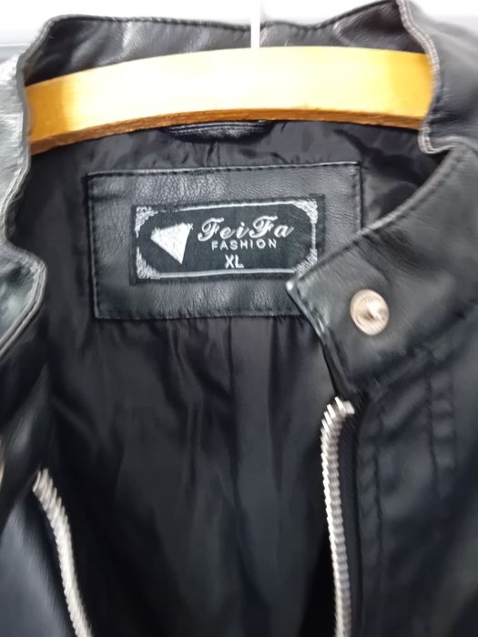 Vând geaca noua dama