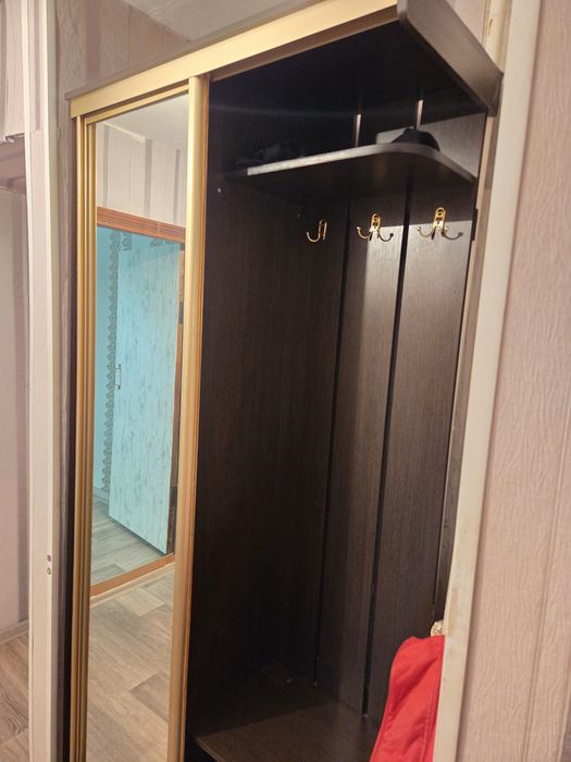 Продам прихожую (мебель)