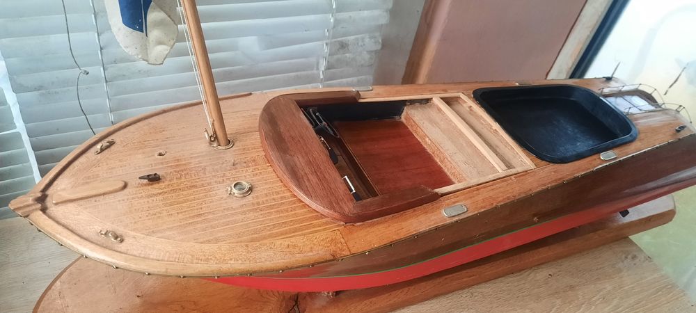Модел на моторна лодка ръчно изработена 85ст