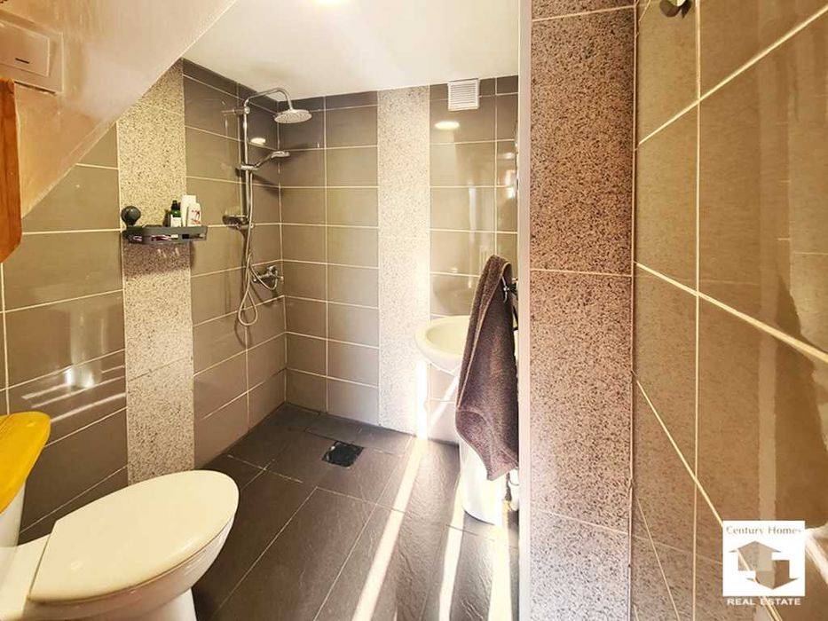 205017 Реновирана къща с голям двор в с. Градище