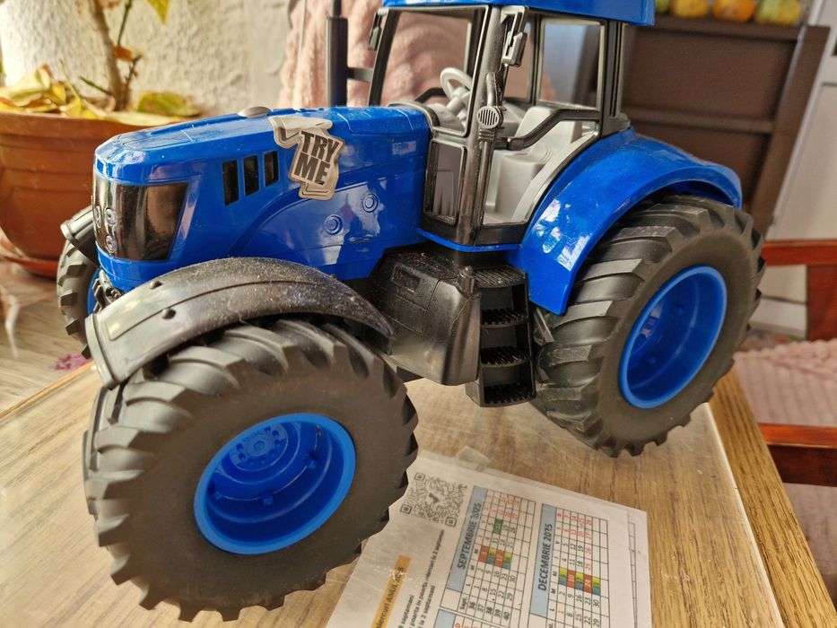 Tractor jucarie interactiv