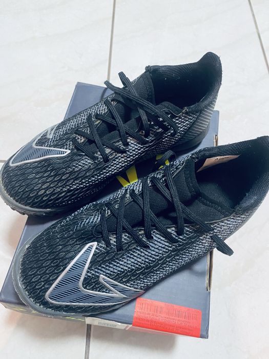 Продам бутсы почи новые