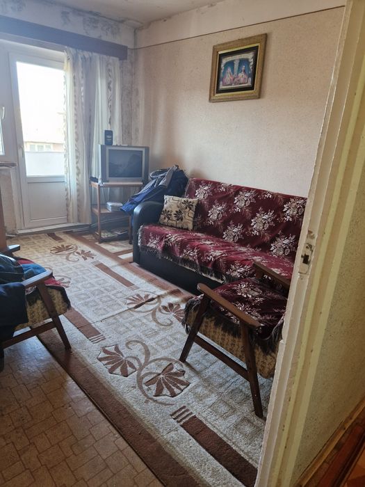 Vând apartament cu 4 camere