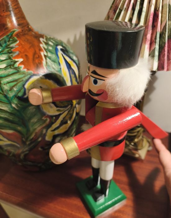 Spărgător de nuci decorativ din lemn – Nussknacker german