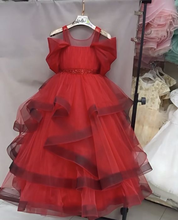 Продам нарядное платье для девочки!