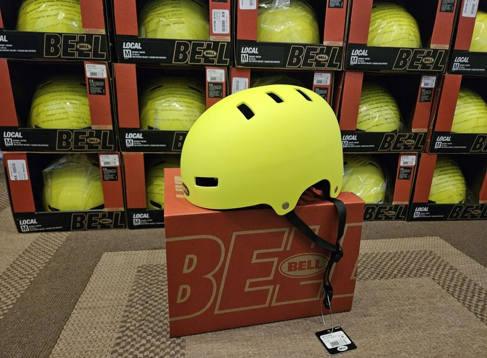 Нова каска Bell Local 55-59см за колело / тротинетка / скейтборд / BMX
