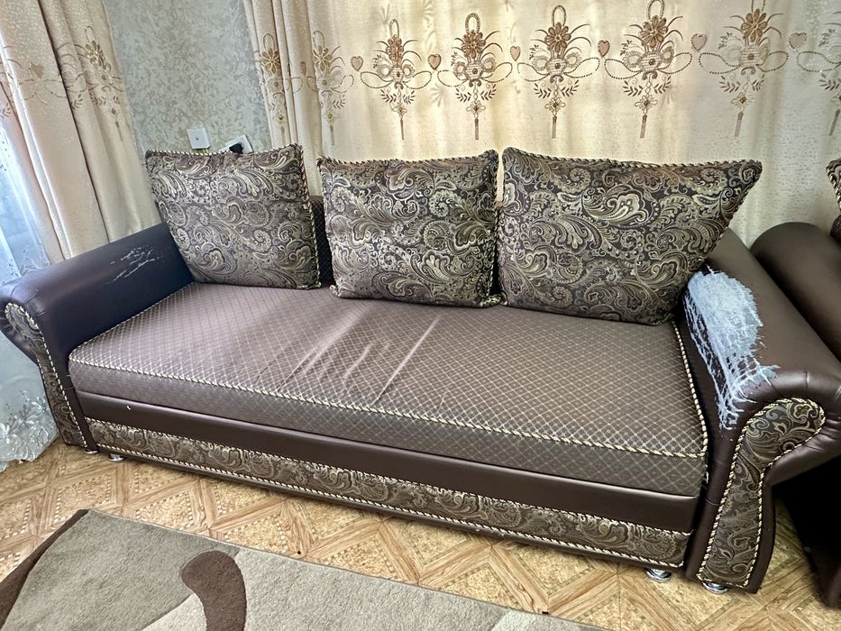 Продам диван коричневого цвета