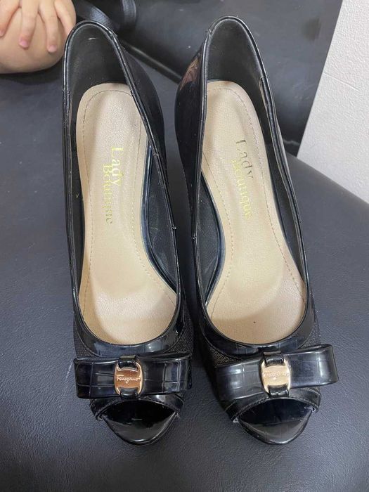 Женские босоножки 37 размер