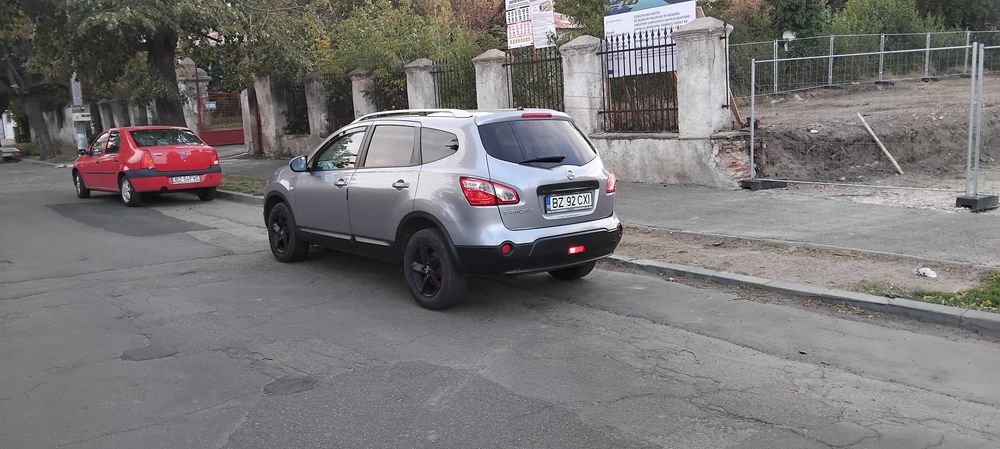 Nissan. Qashqai +2.  7- Locuri.
