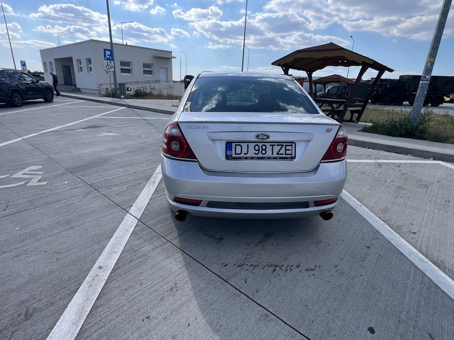 Ford mondeo st 220