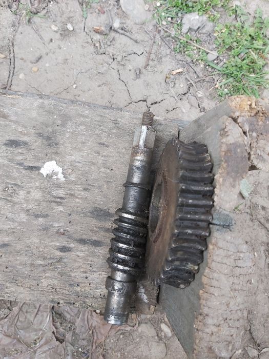 Ax melcat și pinion melcat