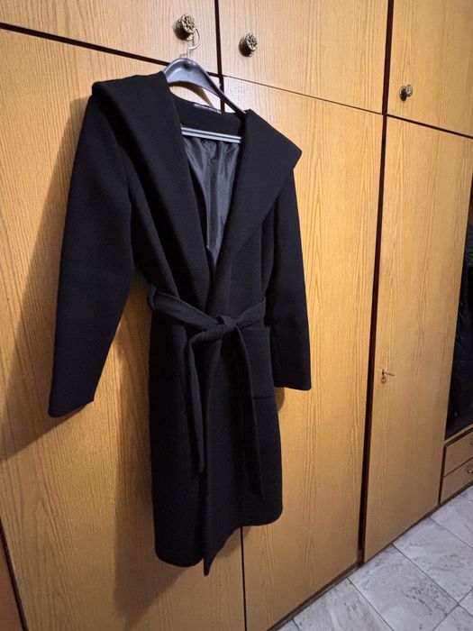 Дамско, черно палто с качулка и колан