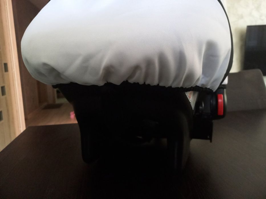 Кошче за носене на бебе и за кола