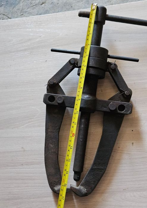 Съемник двухлапый б/ у СССР,  в отличном состоянии.