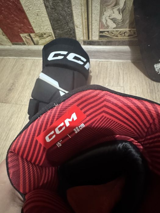 Продаю коньки, краги, и клюшку