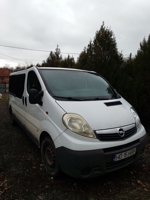 Vând urgent microbuz 8+1