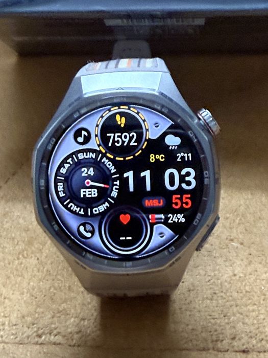 HUAWEI WATCH GT 6 Pro Brown Woven+ curea black fluoroelastomer.