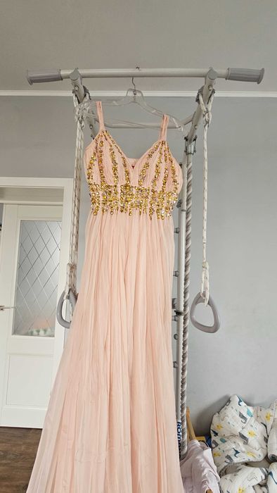 Платье нарядное нежное