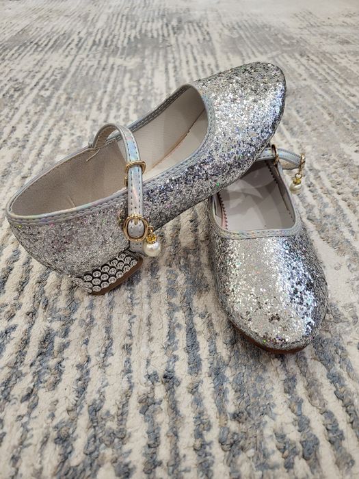 Продам  туфельки для принцессы