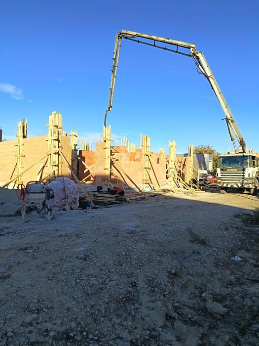 Construcții la roșu și finisaje