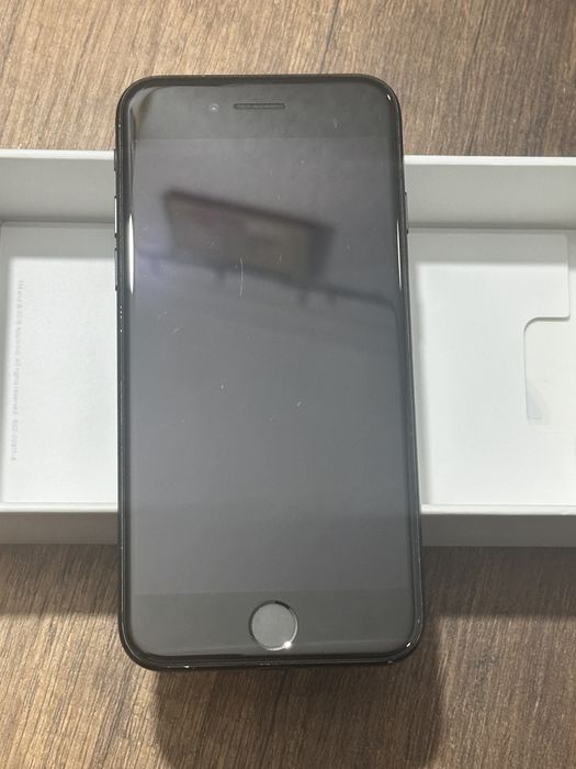 Vand Iphone 7 black 32 gb