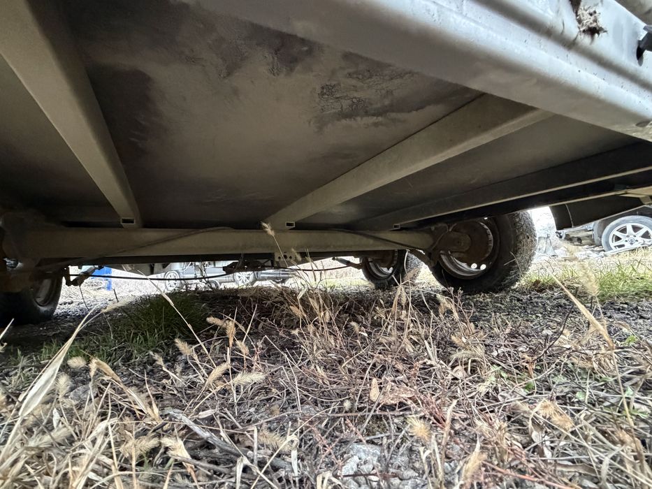 Ремарке за 2 коня THULE Excellent двуосно 1990 кг
