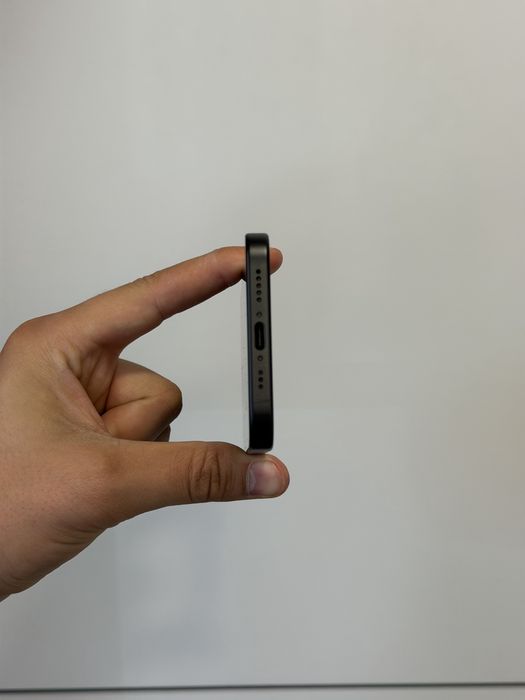 Отличен iPhone 16 94% батерия