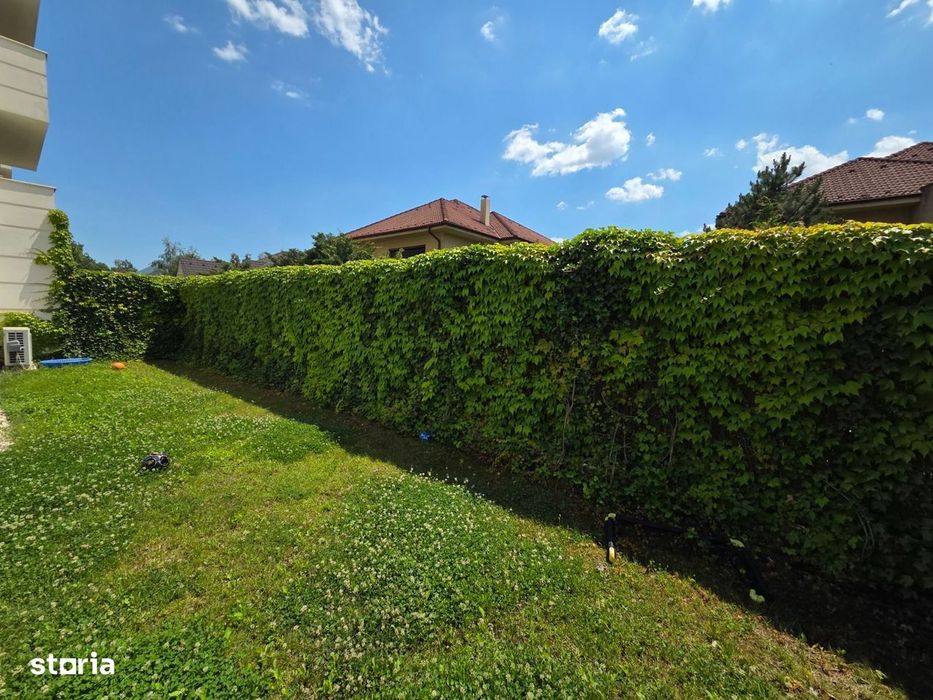 Apartament cu 4 camere si curte privata exclusiva