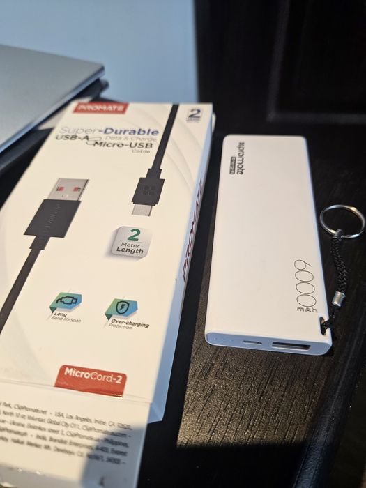 Baterie externa telefon de  6000 Ah + Accesorii