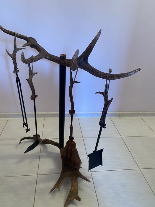 Стойка с аксесоари за камина