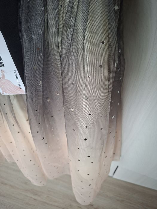 Продам красивое нарядное платье на девушку