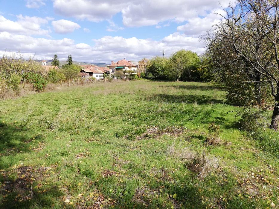 Отдавам/продавам дворно място с къща 6дка  в с.Драганово.