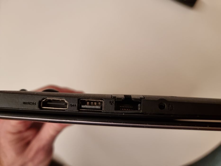 Лаптоп Dell Vostro 14-5480 с 2 неработещи клавиша