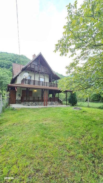 Vand vila situata pe Valea Lotrioarei
