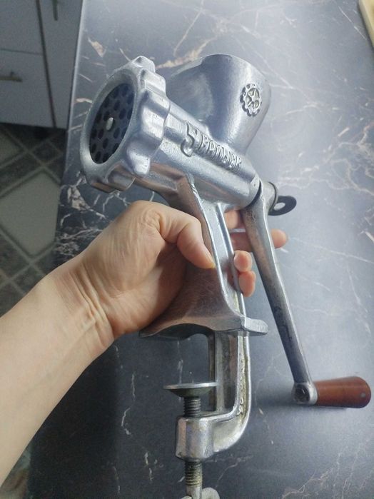 Продам мясорубку