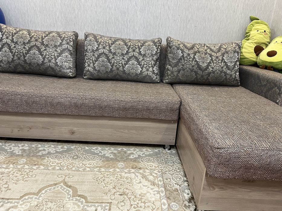 Продам угловой диван не дорого