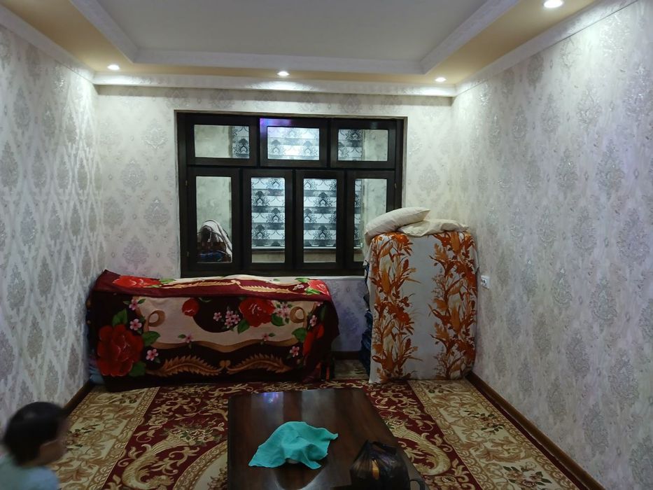 Yangiyoʻlda 3 xonali kvartira sotiladi.