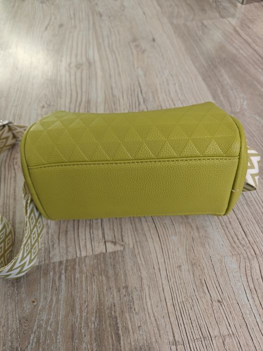 Дамска чанта с регулируема презрамка