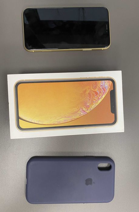 IPhone XR 64GB + Case