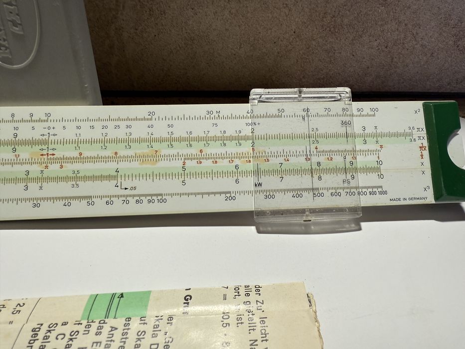 Линия FABER-CASTELL MENTOR 52/80 Rechenstab Fibel