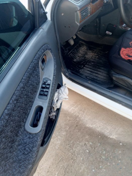 Nexia 1 holati zor qarab haydalgan