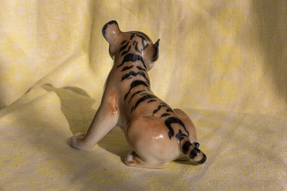 Продаётся статуэтка тигр - тигрёнок