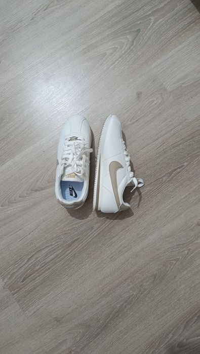 Продам кроссовки Nike