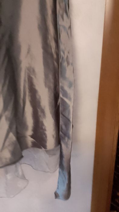 Rochii de ocazie nu sunt noi dar în condiții bune