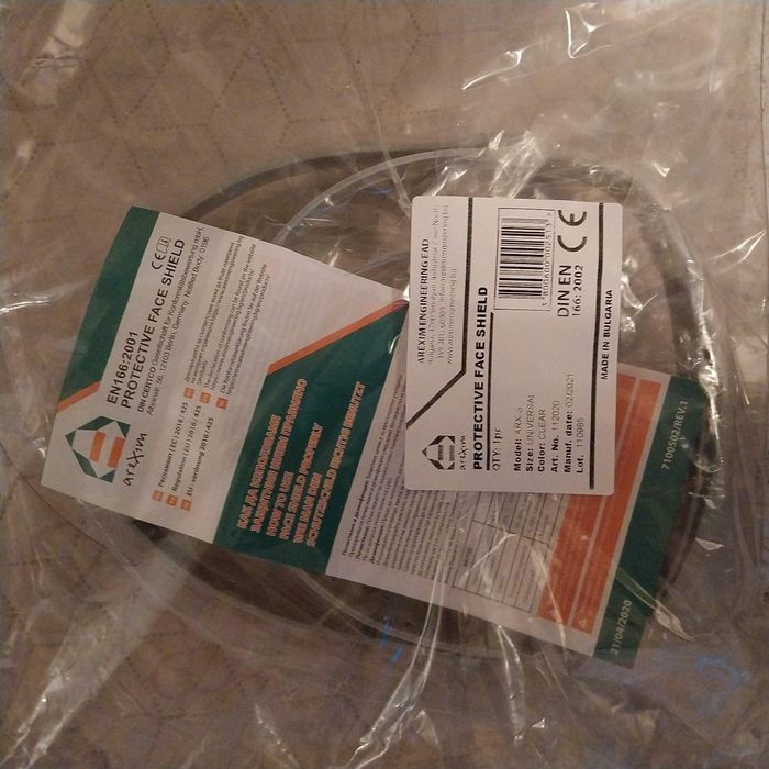 Защитен шлем и защитен гащеризон