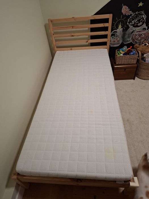 Cadru pat, somiera si saltea IKEA