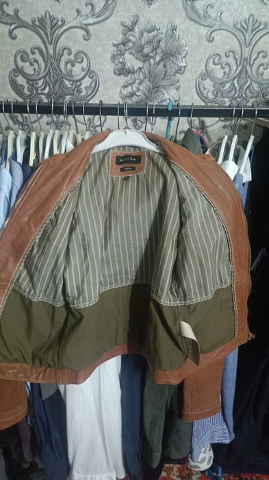 Продам оригинальную кожаную куртку Massimo Dutti