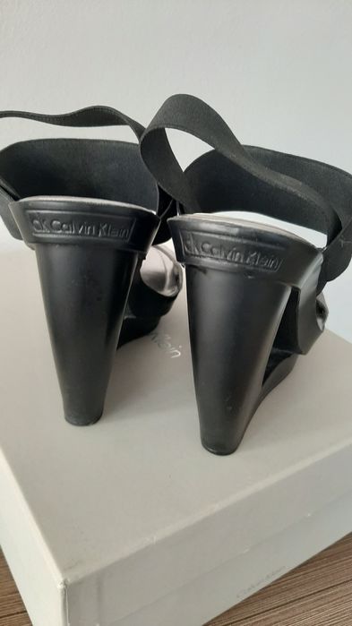 Сандали на платформа Calvin Klein Yelena