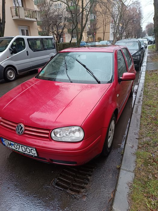 Vând Volkswagen Golf 4